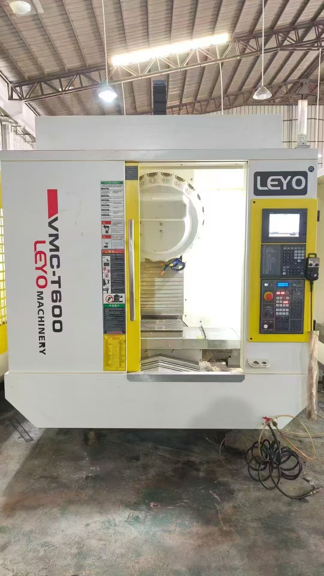 特價雙胞胎勝宏650精雕機，新代21ma系統(tǒng)