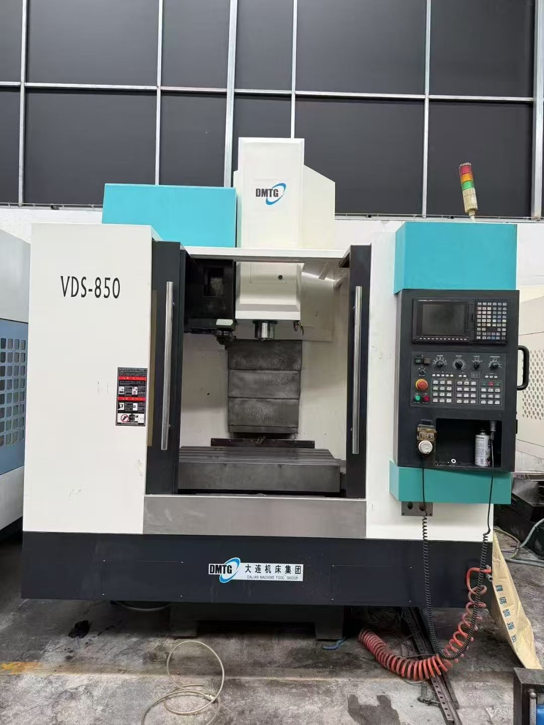 上新一2024年出廠德?lián)PDV850 加工中心機(jī)