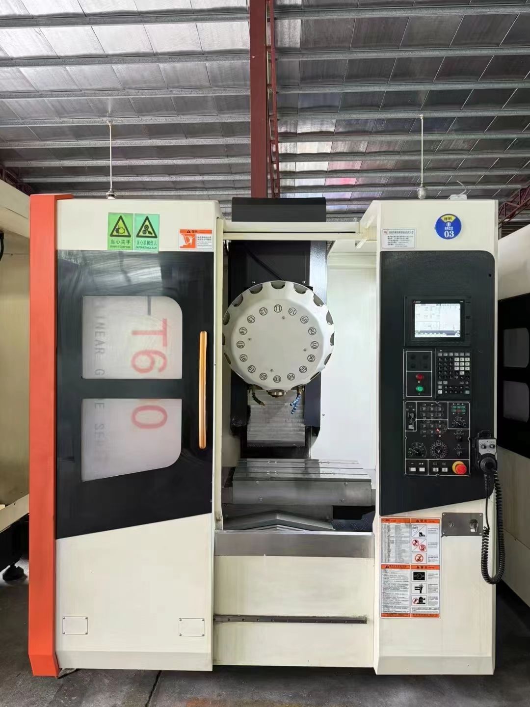 寶烽T600鉆攻機(jī)，兩臺(tái)，三菱M80系統(tǒng) 機(jī)況完美，一機(jī)多用。 小螺