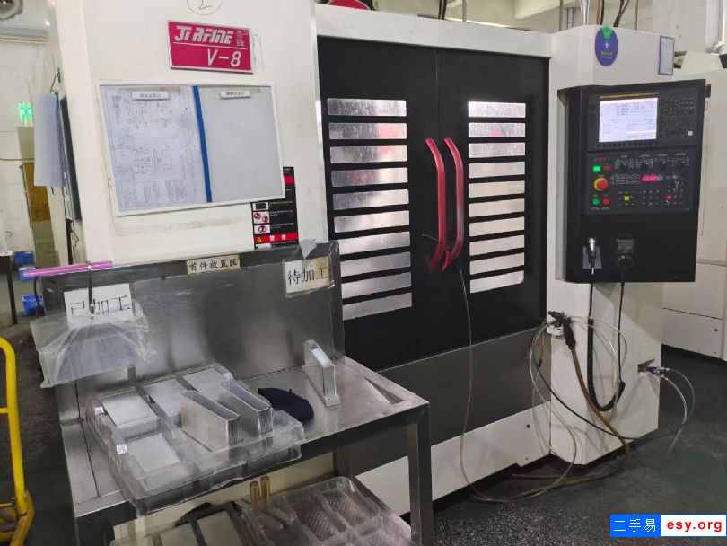 定下三臺工廠在位準(zhǔn)新喬鋒850三線軌加工中心， 發(fā)那科MFplus系統(tǒng)