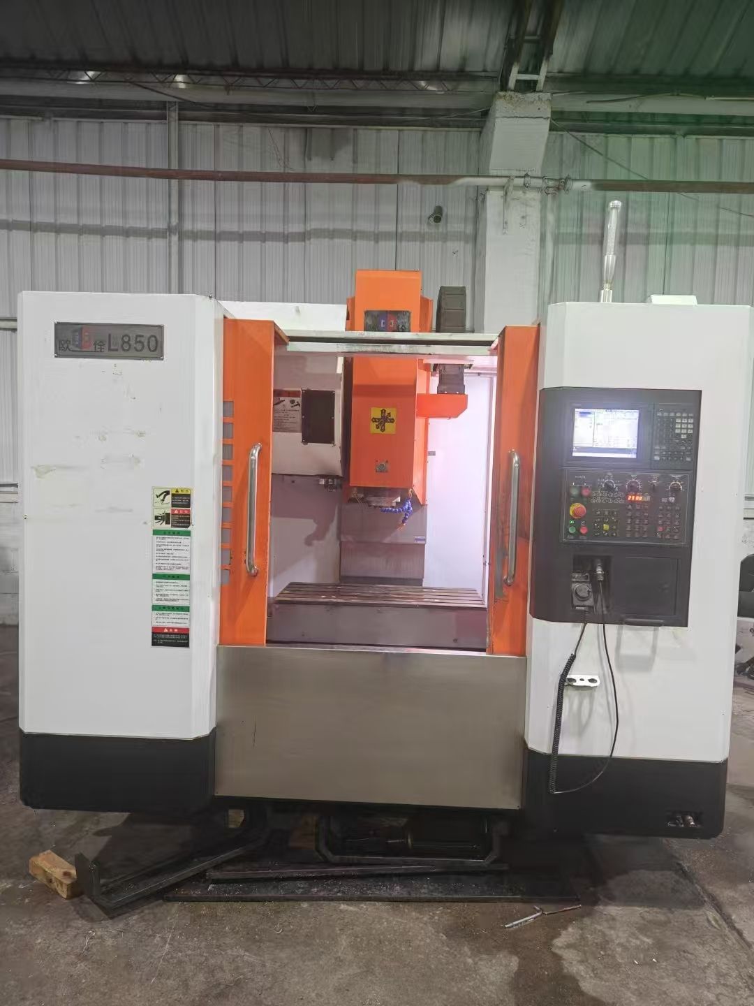 準(zhǔn)新捷鴻VMC-1160加工中心3臺(tái),FANUC*系統(tǒng),