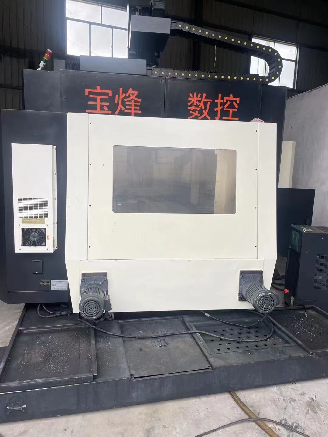 寶烽1613刀庫龍門機(jī)，三軸45滾柱線軌，主軸直聯(lián)12000轉(zhuǎn)，三菱M