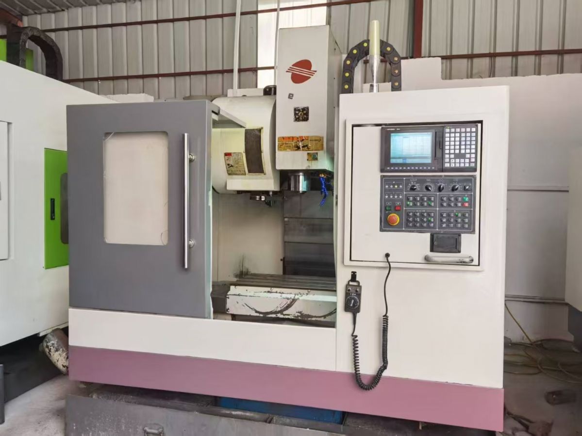 稀有貨佳富v850三線(xiàn)軌模具光刀機(jī)、三菱m80a系統(tǒng)
