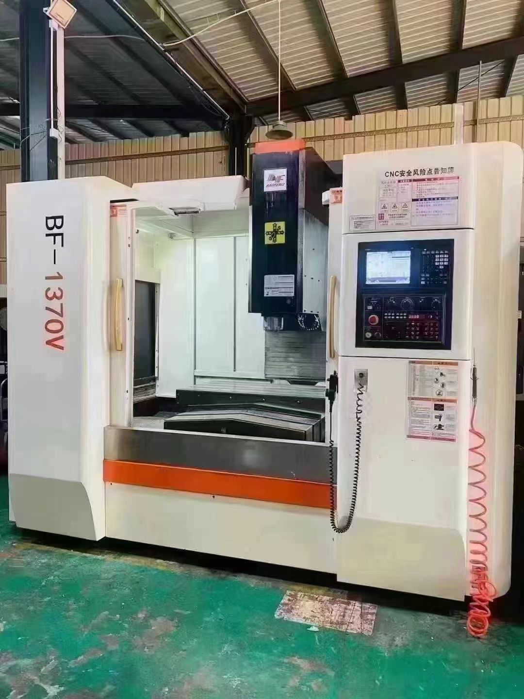 雙準新寶烽BF-1370V模具機，三軸重型滾柱線軌，三菱M80系統(tǒng)，1