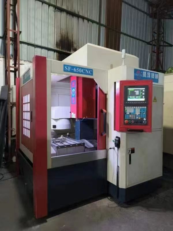 盛鋒650刀庫精雕機(jī) 新代21ma系統(tǒng)，帶12把斗笠刀庫，bt30氣動(dòng)