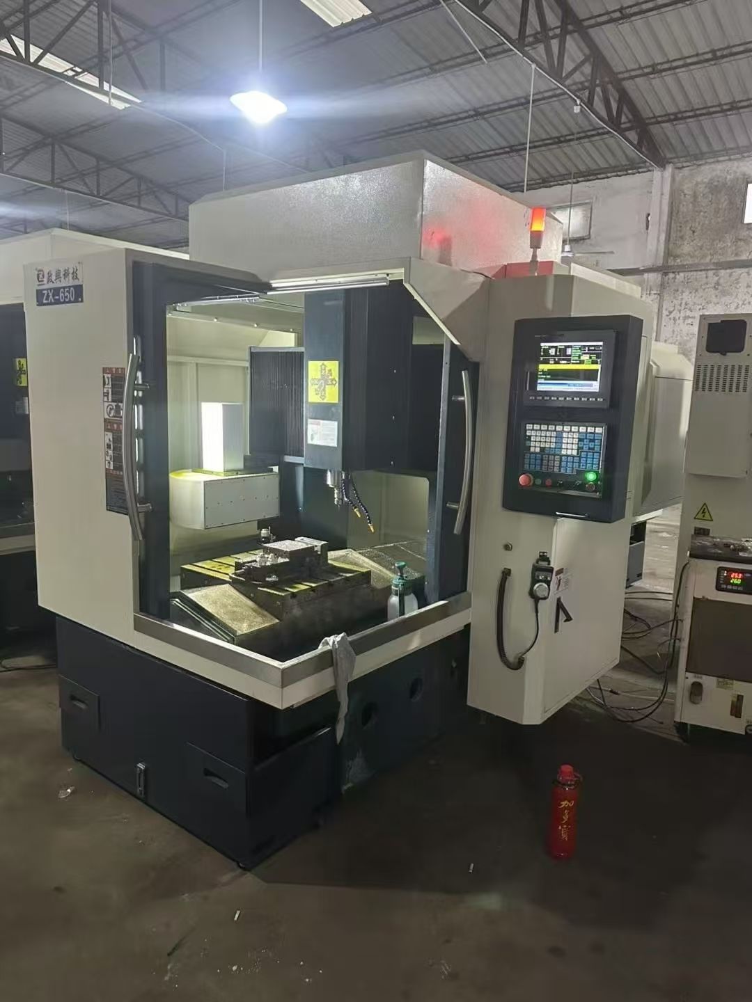 一批準(zhǔn)新政興650重型雕銑機(jī),安川7系伺服驅(qū)動電機(jī)
