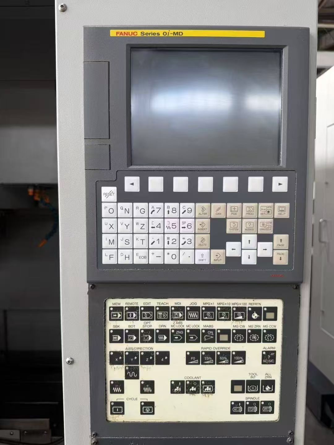 特价津上VA3钻攻中心,发那科Oi-MD 系统BT30主轴20把刀