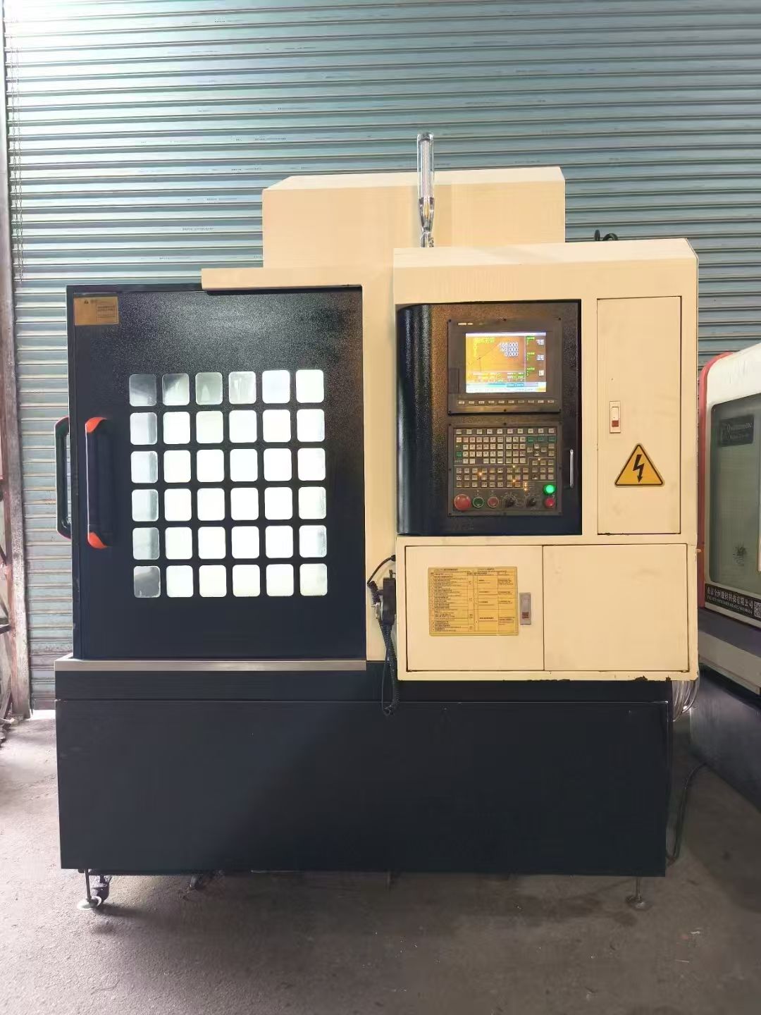 雙胞胎勝宏650精雕機，新代21ma系統(tǒng)