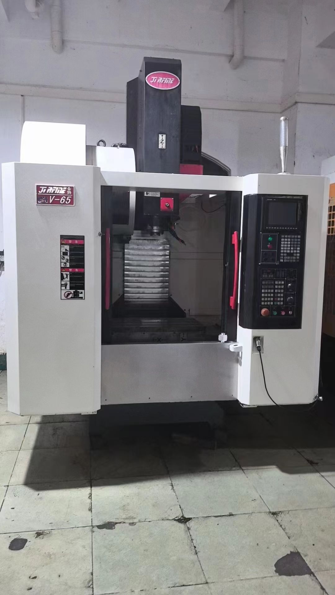 同款幾臺(tái)喬峰v65加工中心 三菱m70A系統(tǒng)，直連12000轉(zhuǎn)三軸線軌