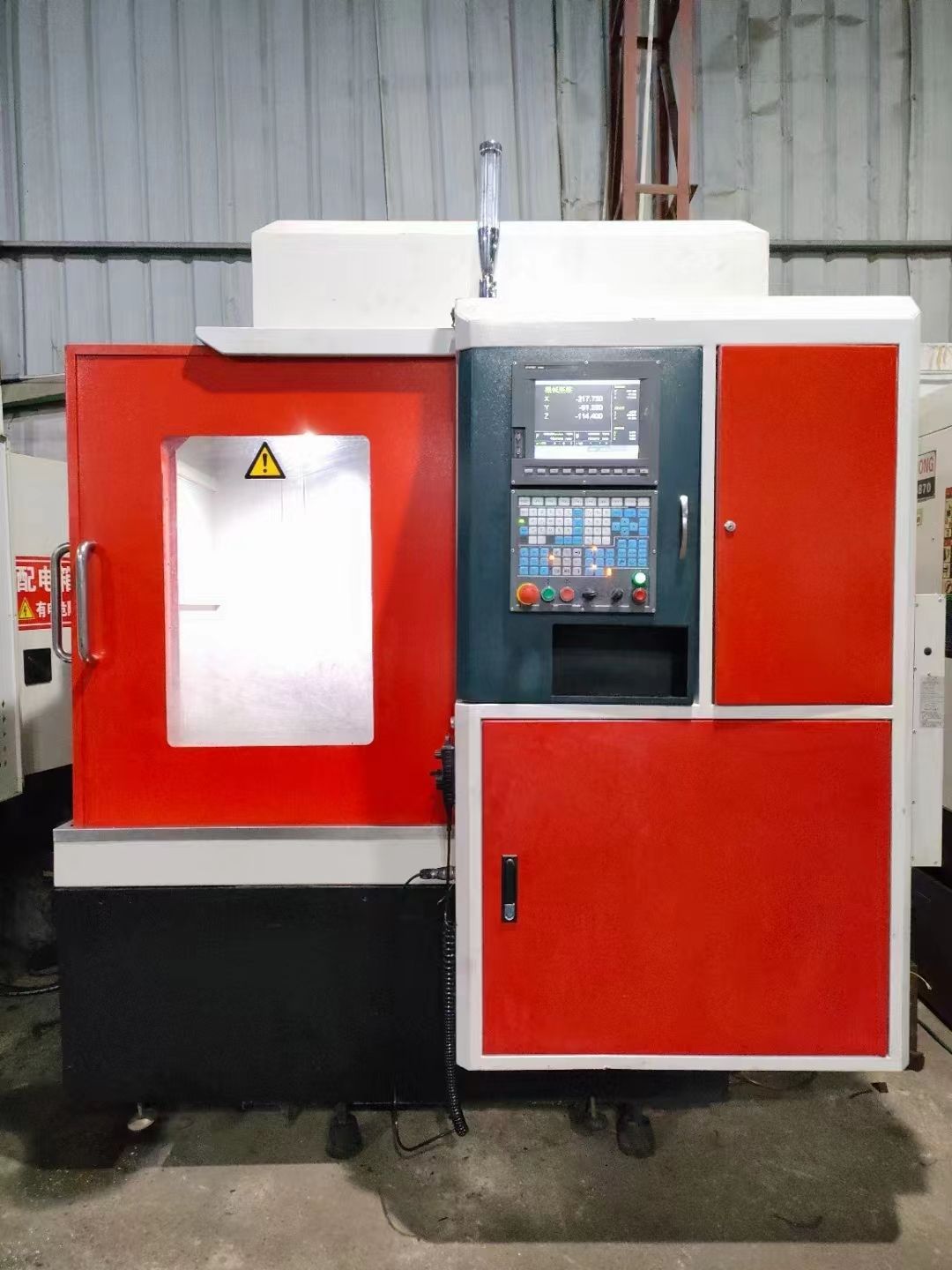高成650精雕機(jī)新代21ma系統(tǒng)，bt30氣動(dòng)主軸5.5千瓦30000