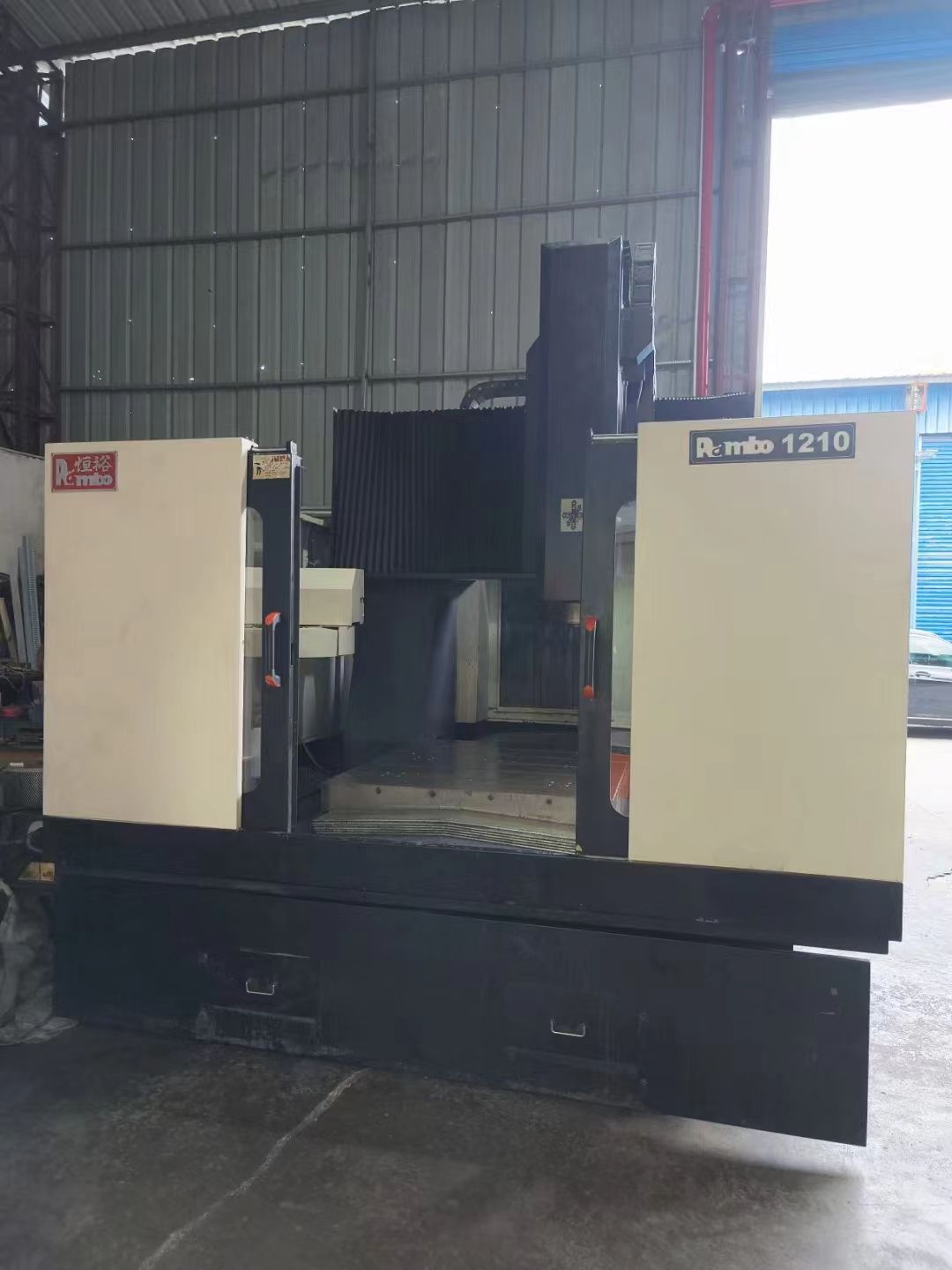 恒裕1210重型龍門雕銑機(jī) 新代21ma系統(tǒng)，bt40機(jī)械主軸直連12