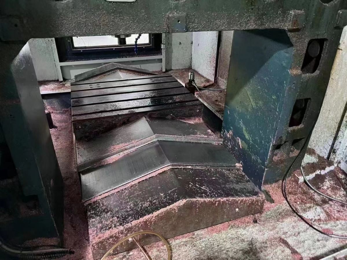 佳浦斯650雕銑機，主軸24000轉(zhuǎn)，帶油冷機，寶元628系統(tǒng)，銅公專