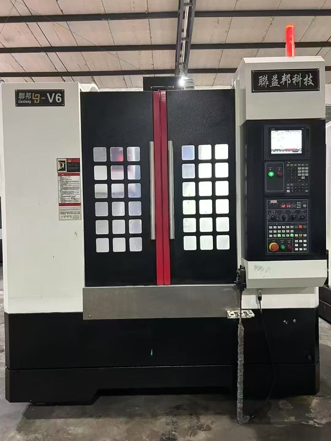 機(jī)況超好 聯(lián)益邦V6加工中心，三菱M80系統(tǒng)，BT40主軸12000轉(zhuǎn)