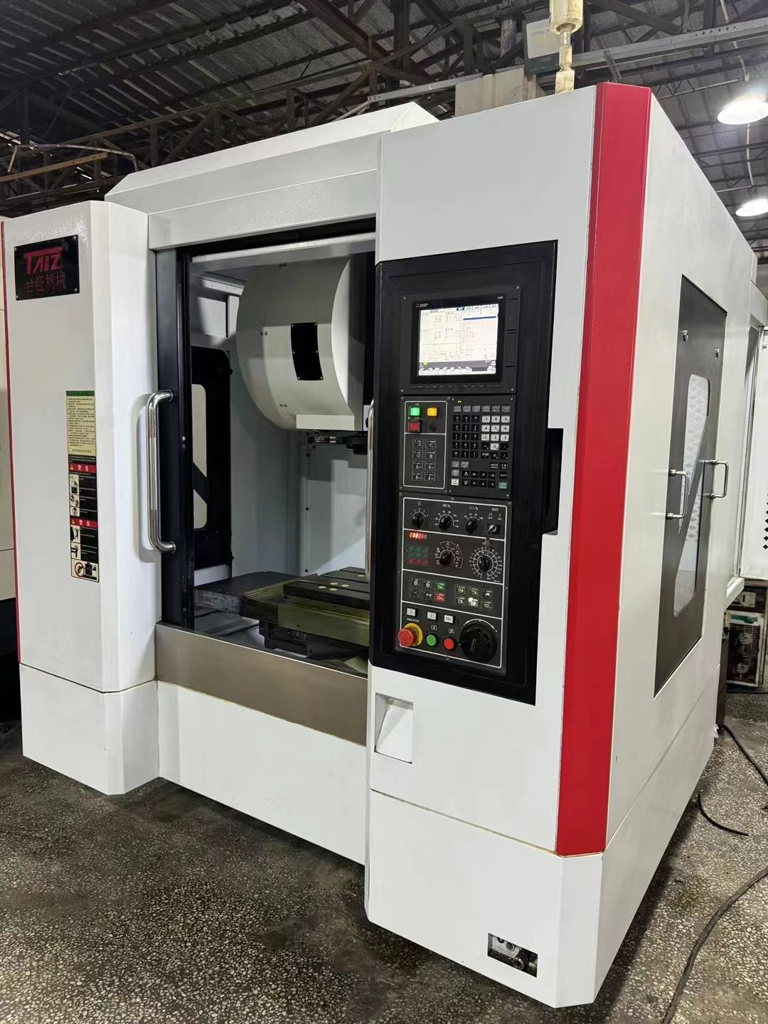 特臺(tái)征V6三菱M80系統(tǒng) BT40主軸10000轉(zhuǎn)帶油冷機(jī) 三軸線軌