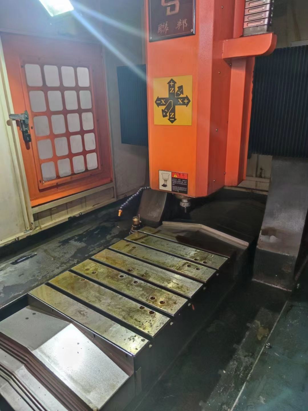 聯(lián)邦760精雕機，寶元系統(tǒng)，主軸7.5kw，帶對刀儀，工廠只加工銅公，