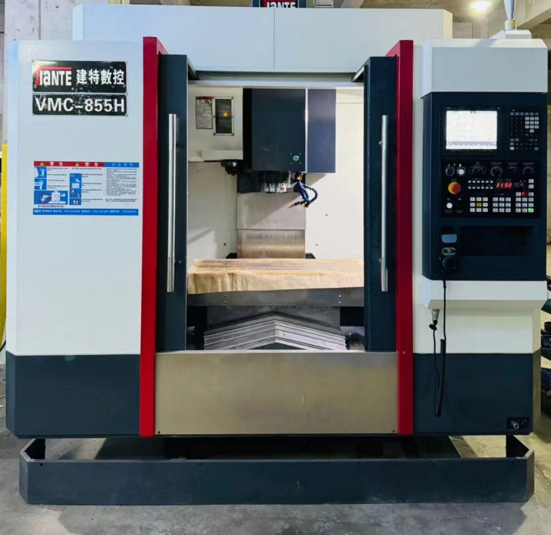 99成新的v855三軸線軌機，三菱*帶模具包系統(tǒng)，bt40主軸11千