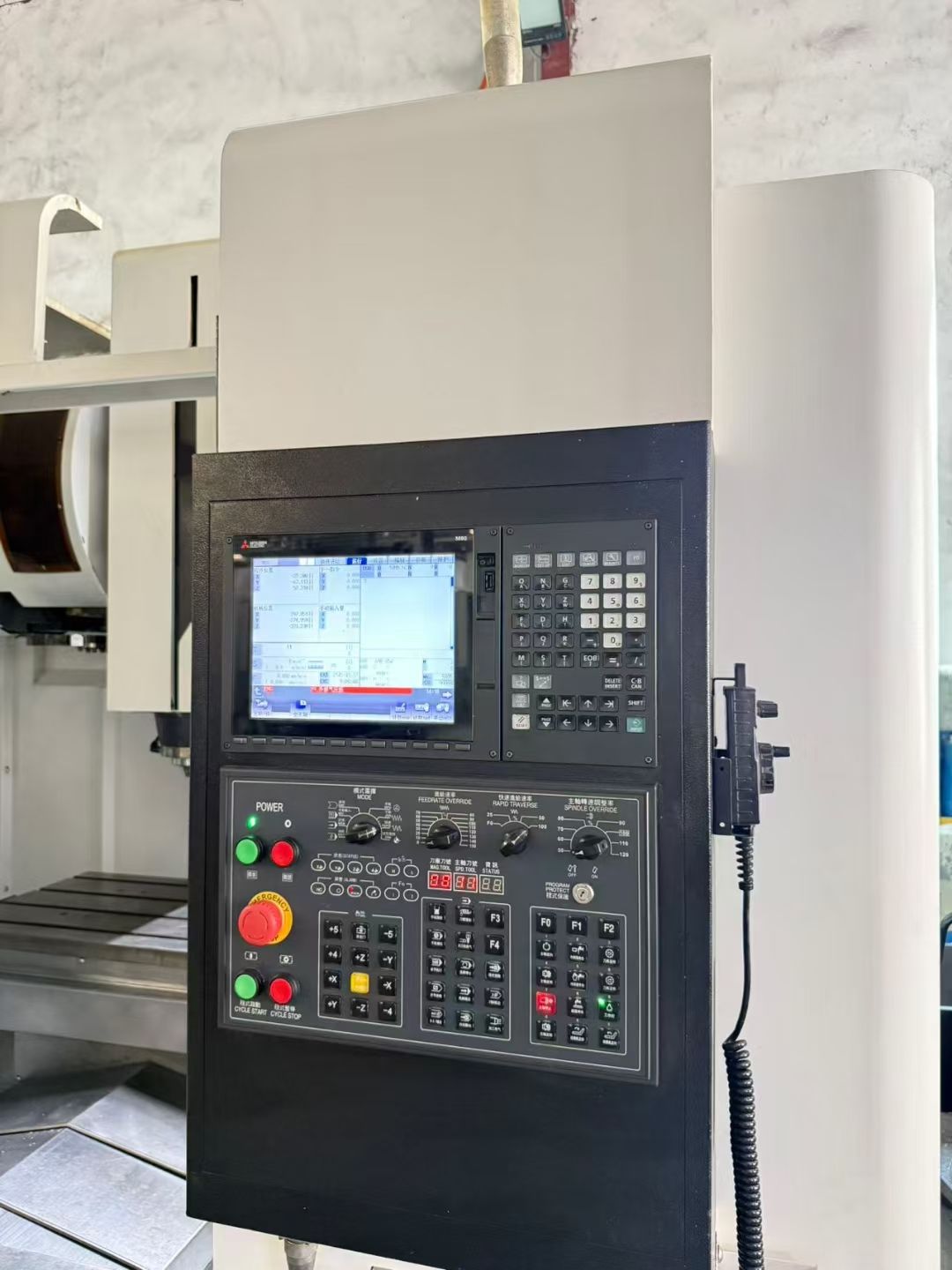 寶煜V8加工中心，精品機(jī)況，三線滾柱，BT40直聯(lián)12000