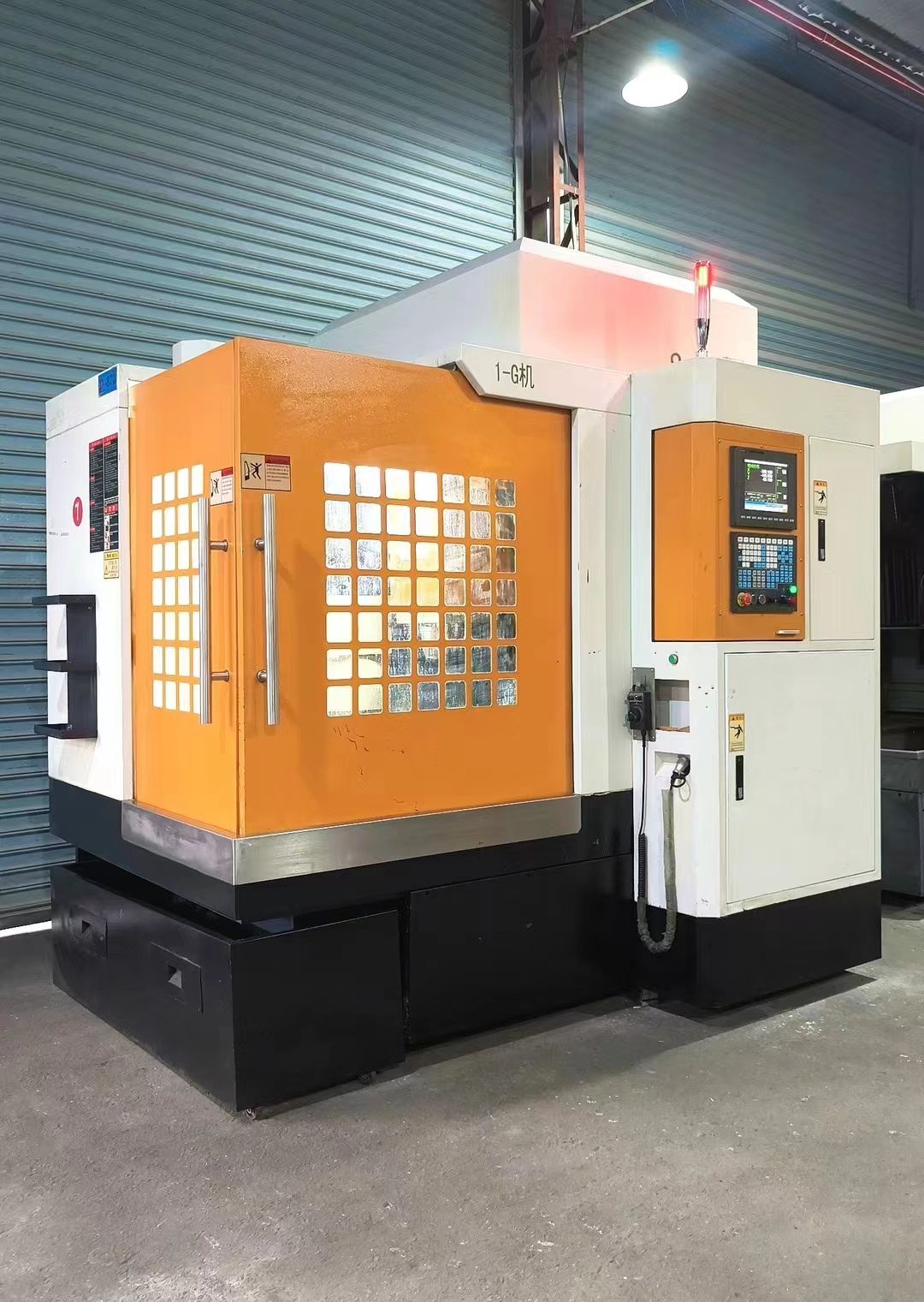 鼎凌870刀庫精雕機(jī) 新代21MA系統(tǒng)，BT30氣動主軸8.0千瓦18