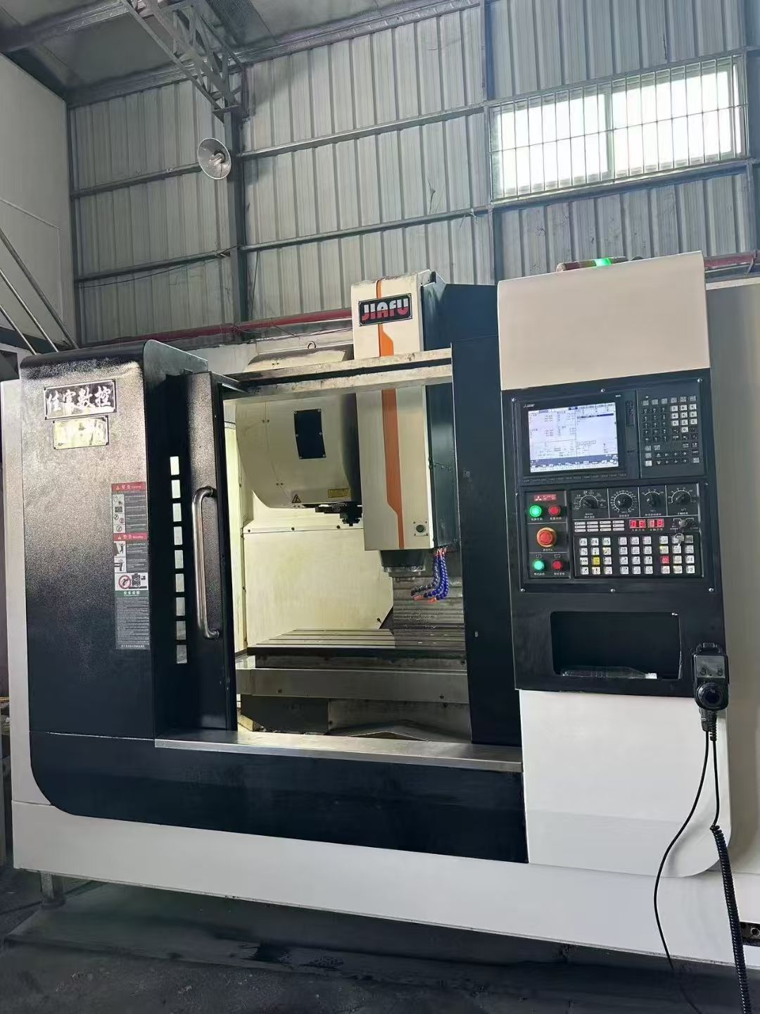特價佳富JF-V850三線軌加工中心，三菱M80系統(tǒng)，三軸滾柱線軌，臺