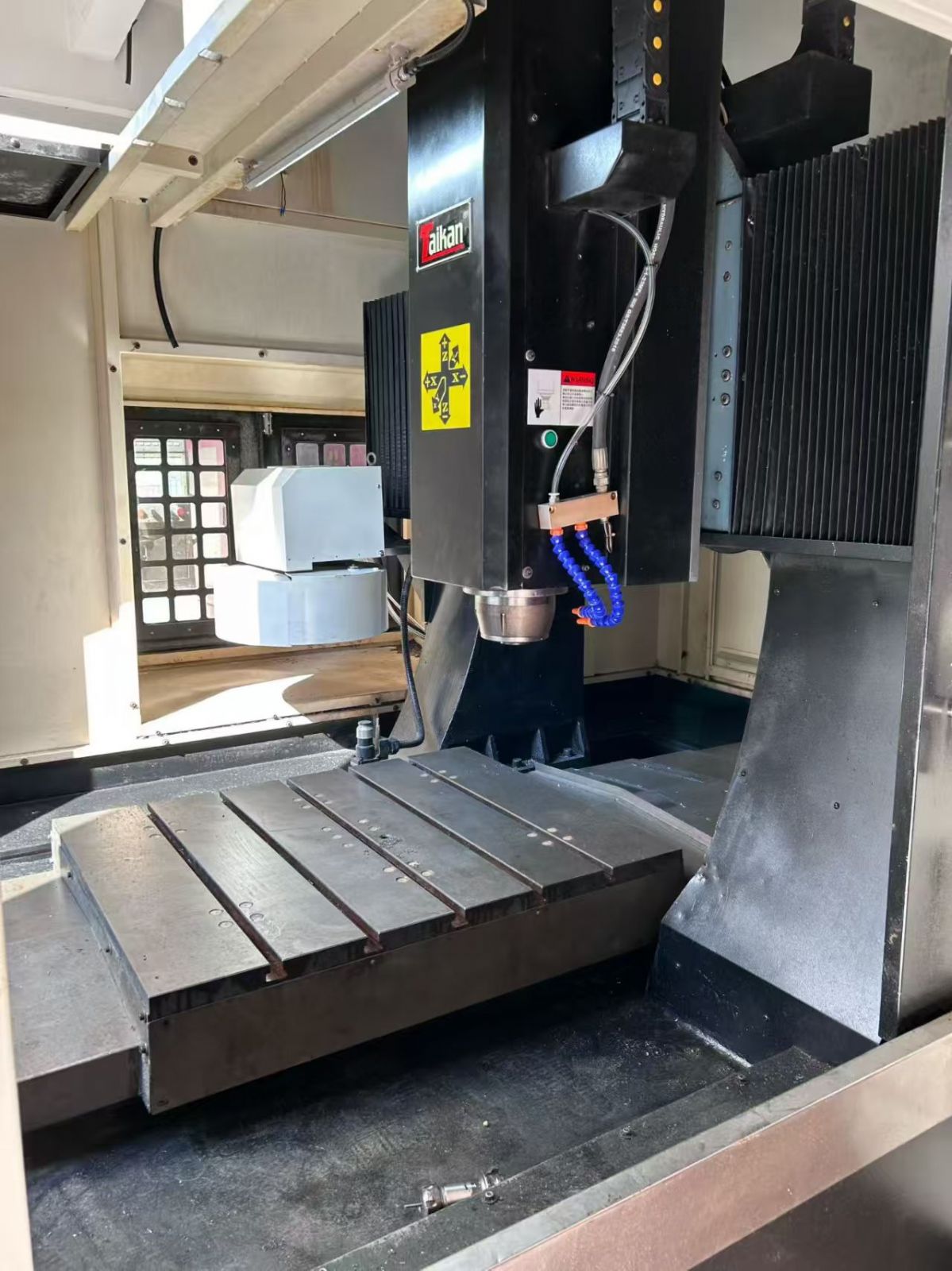 新到台群1080一台,行程1000×800×350.新代21MA系统