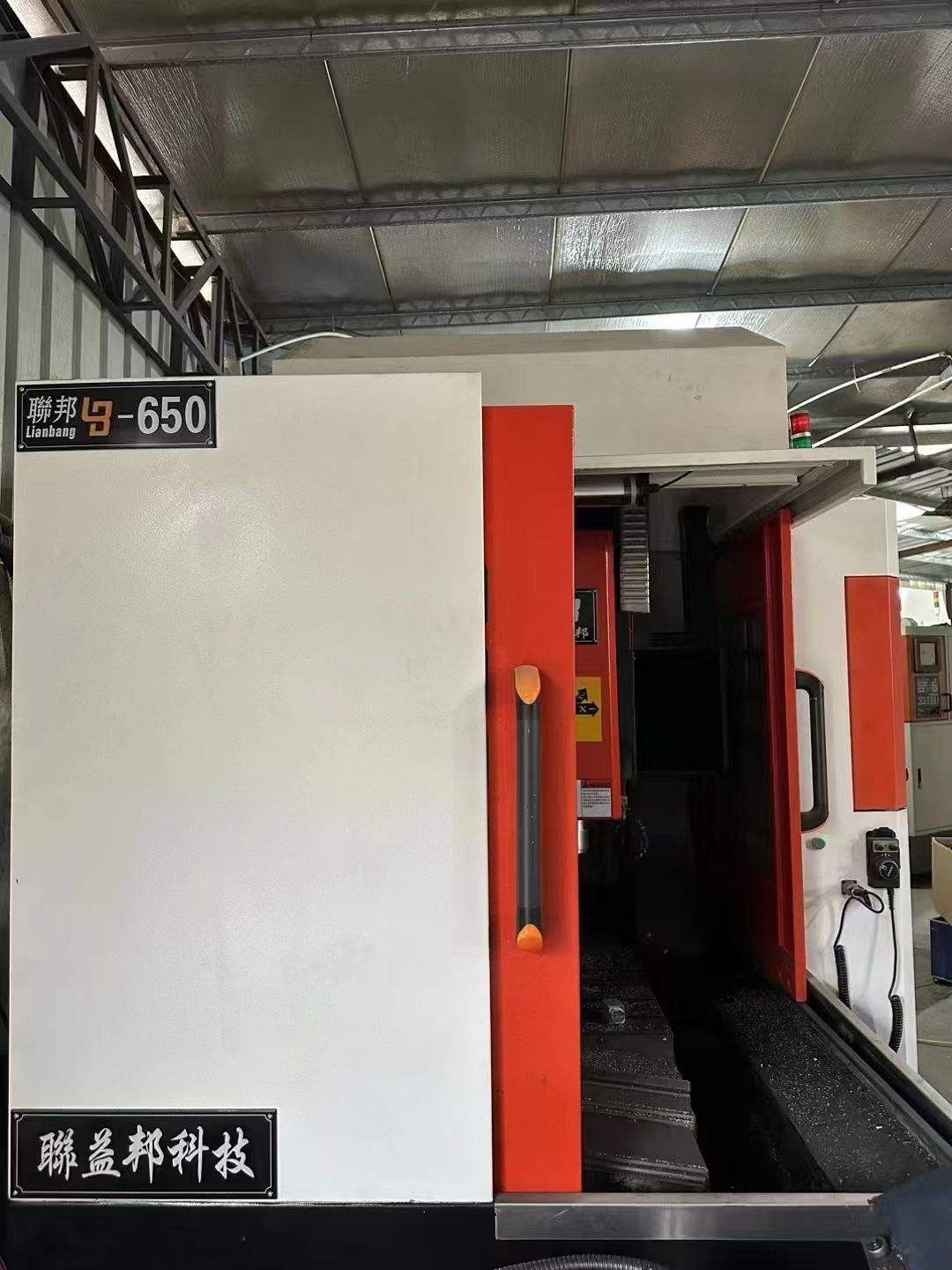 只有小幾萬聯(lián)邦650精雕機(jī)新代21maBT3024000轉(zhuǎn)帶12把刀庫