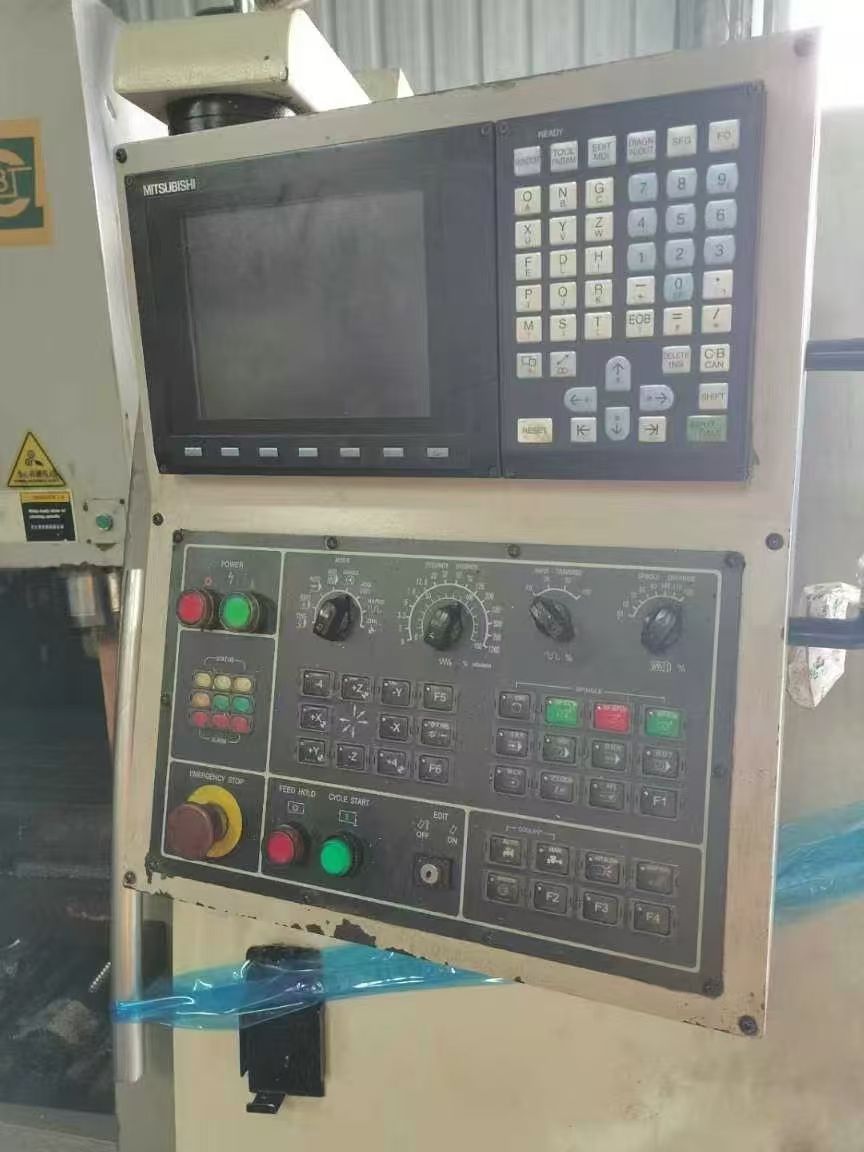 重型保雞v850三線軌加工中心,配有刀臂刀庫,兩線一硬配置