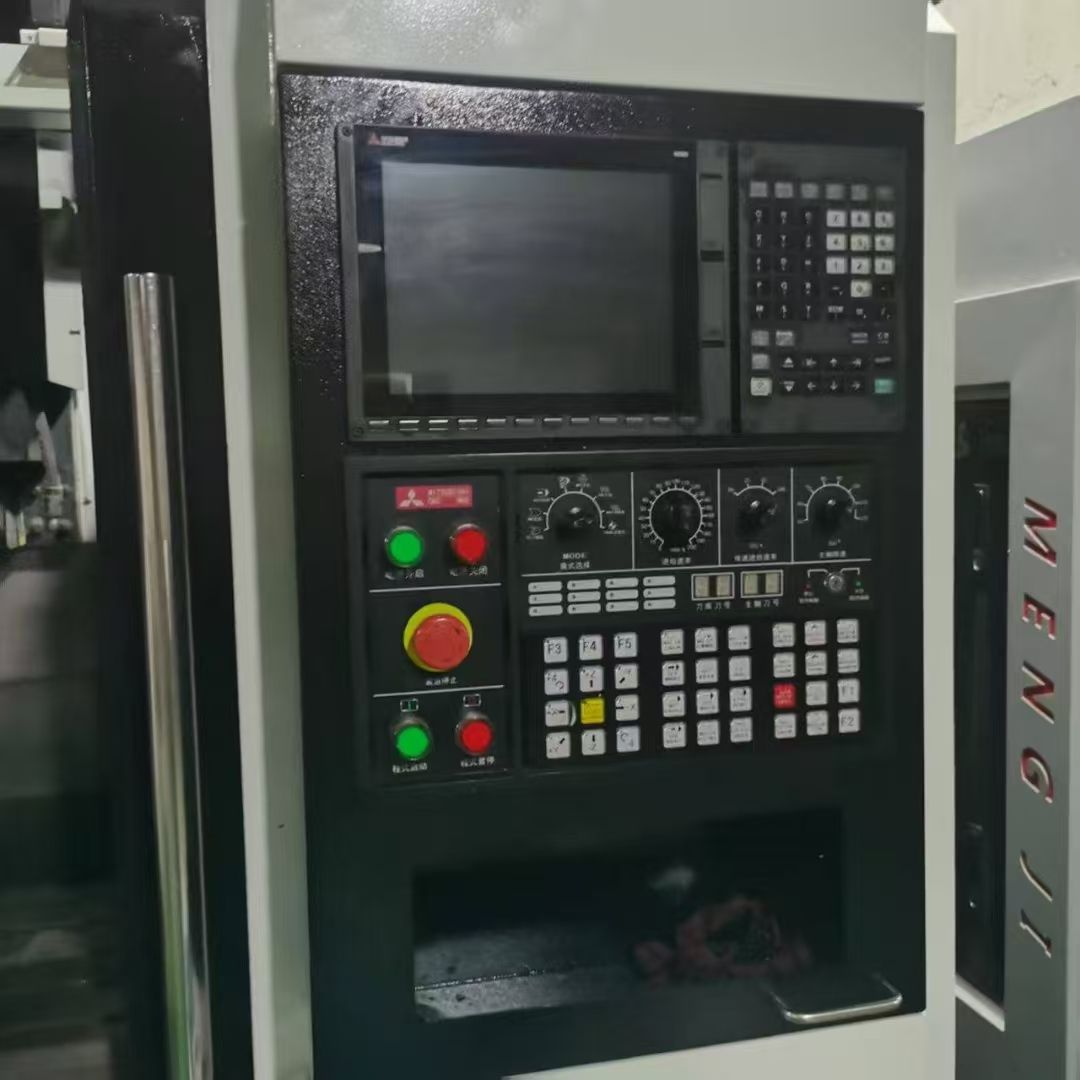 一臺性價比超高冠馳v850三線軌加工中心，三菱m80系統(tǒng)