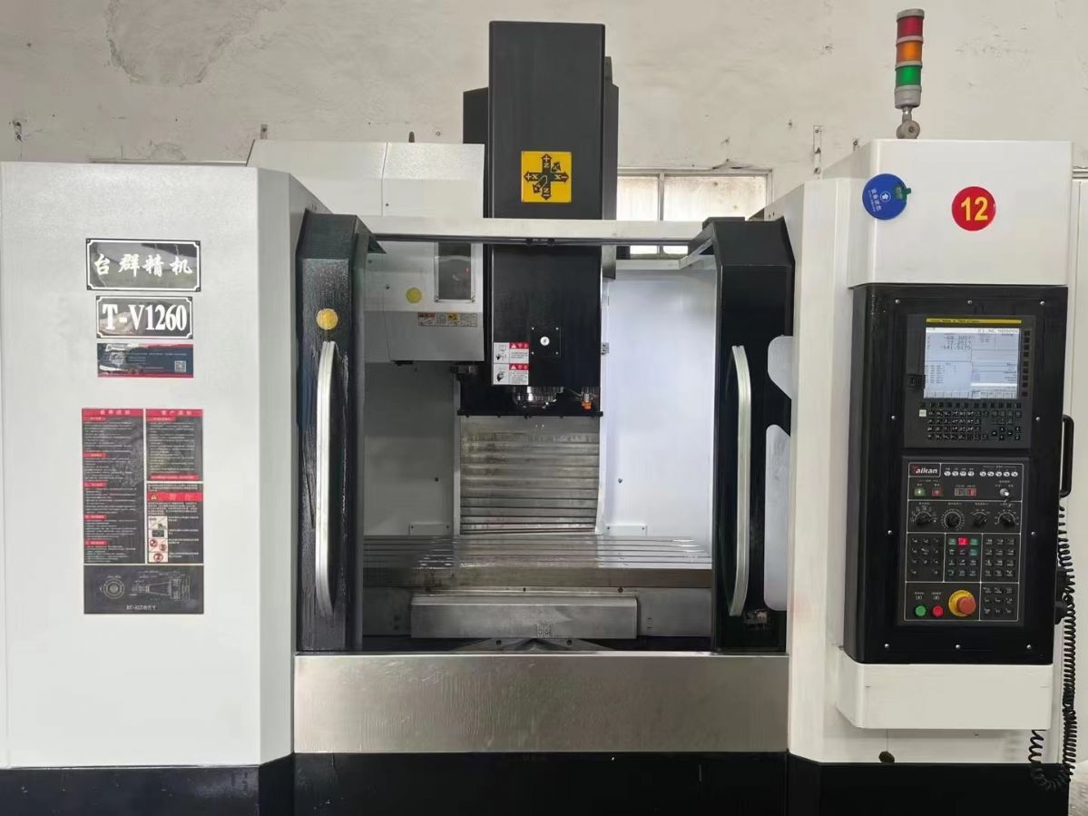 3022龍門 兩線一硬 三菱M70系統(tǒng)，BT50主軸6000轉(zhuǎn) 帶24