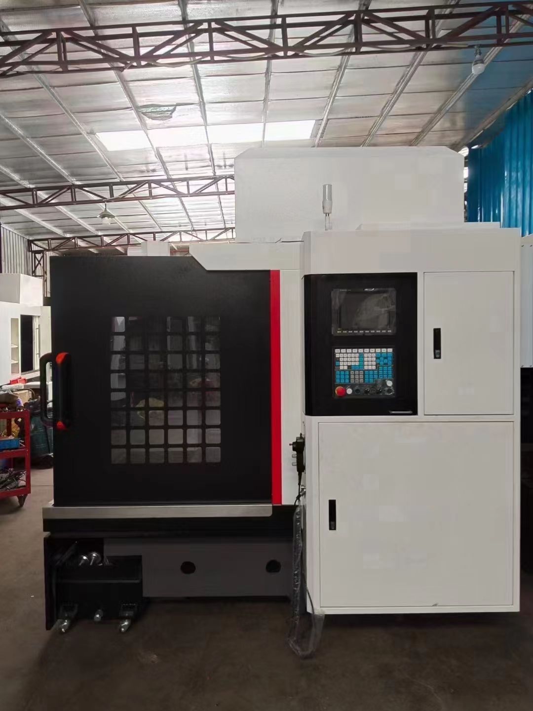 全新機870精雕機二手價格出手，標配新代22MA系統(tǒng)，新代3合一伺服電