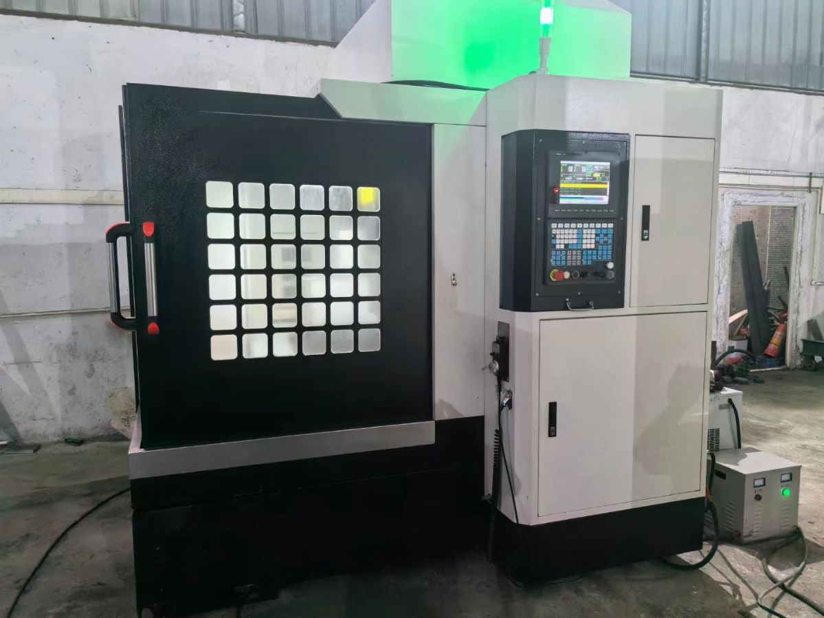 喬鴻870刀庫精雕機(jī)新代22MA系統(tǒng)，BT30氣動主軸8.0千瓦180