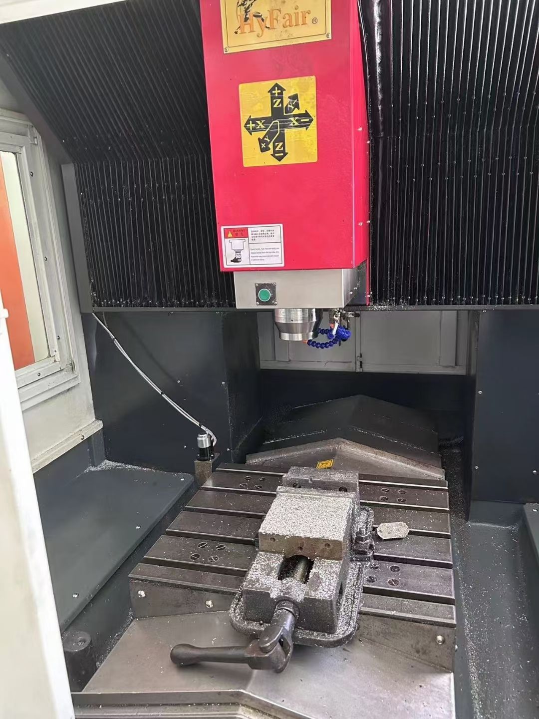 兩臺(tái)21年底650精雕機(jī)氣動(dòng)主軸BT30.7.5kw24000轉(zhuǎn)新代2
