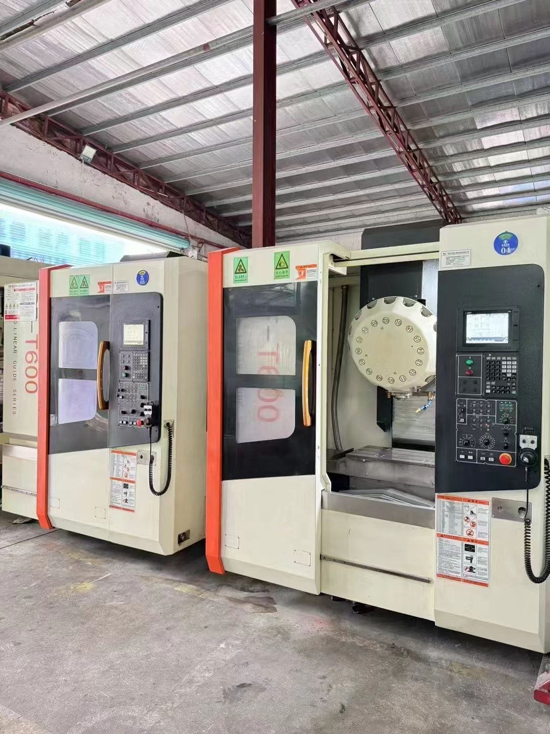 寶烽T600鉆攻機(jī)，兩臺(tái)，三菱M80系統(tǒng) 機(jī)況完美，一機(jī)多用。 小螺