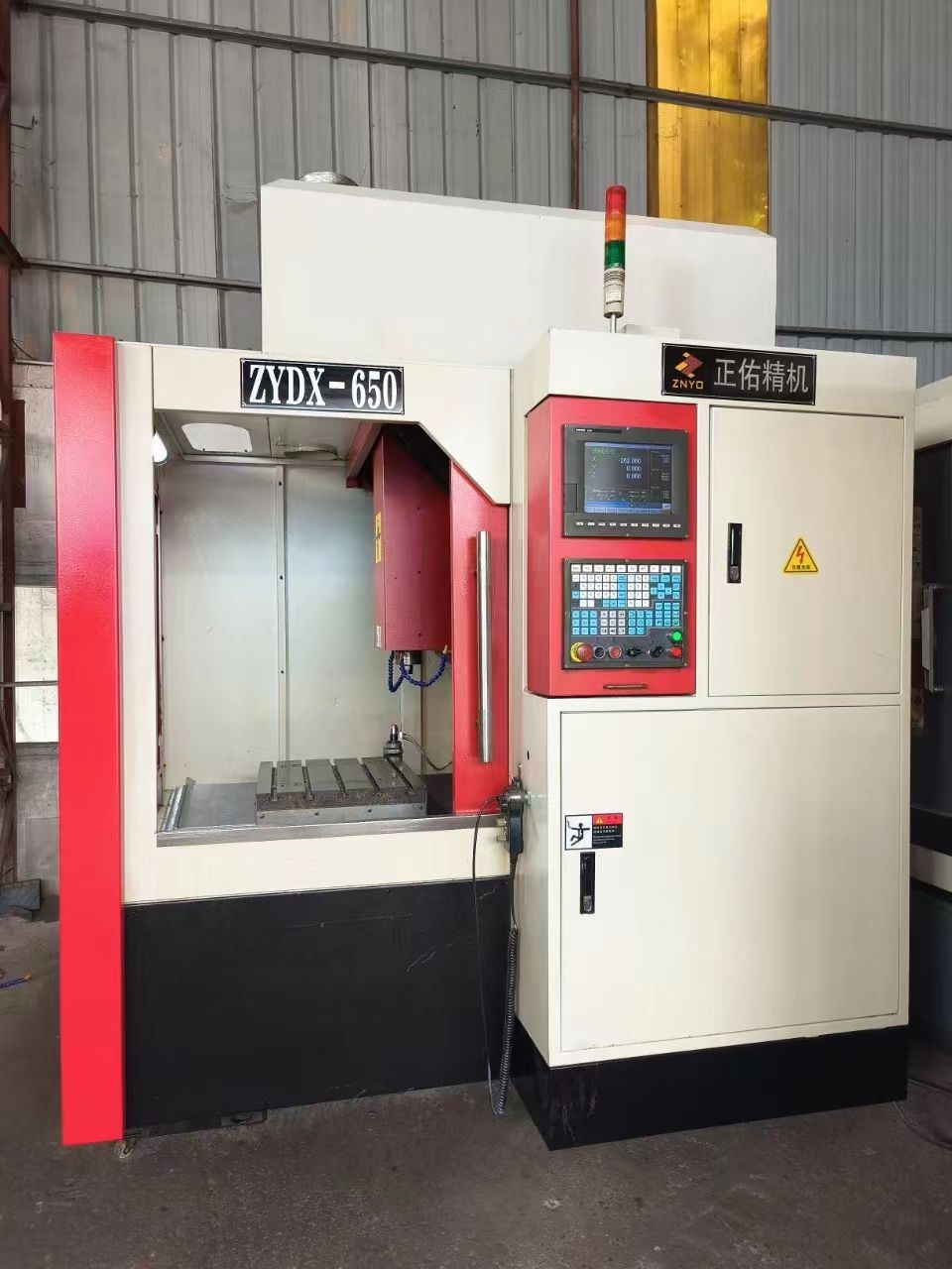 正佑650精雕機，新代21ma系統(tǒng)，ER25主軸5.5千瓦24000轉(zhuǎn)