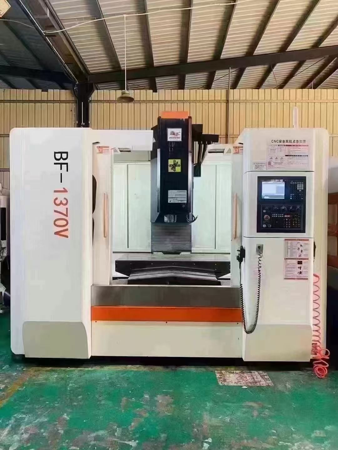 雙準新寶烽BF-1370V模具機，三軸重型滾柱線軌，三菱M80系統(tǒng)，1