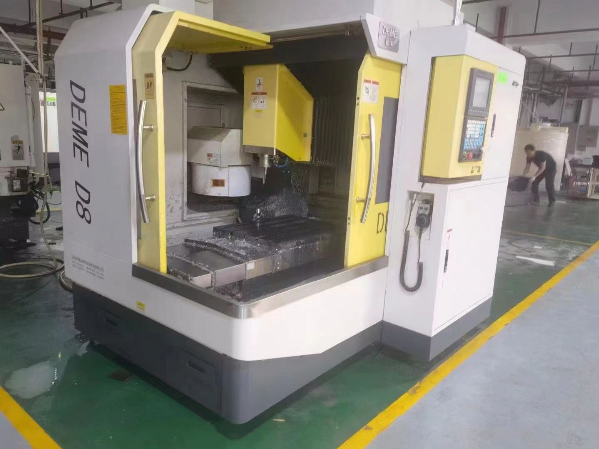 廠在位德米870精雕機(jī)重型創(chuàng)能床身斗笠刀庫新代21MA-E系統(tǒng)