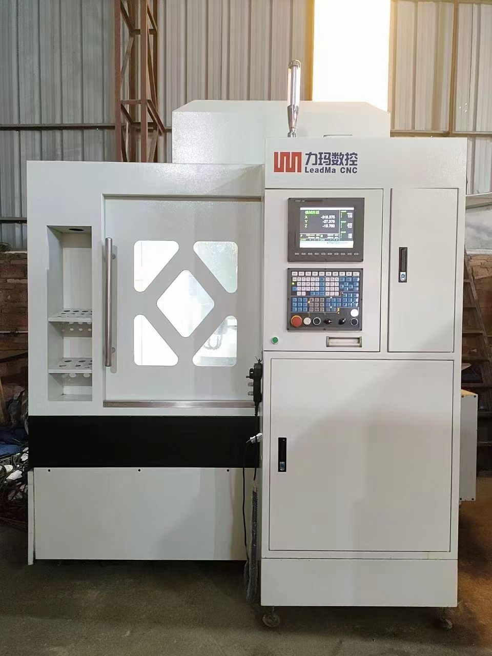 力瑪650刀庫精雕機(jī) 新代21MA系統(tǒng)，BT30氣動(dòng)主軸30000轉(zhuǎn)，