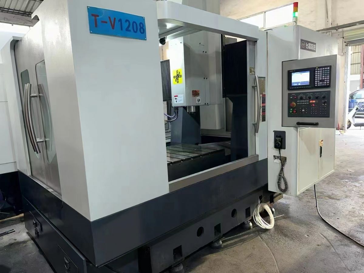 特價高成650雕銑機，新代系統(tǒng)，安川驅(qū)動電