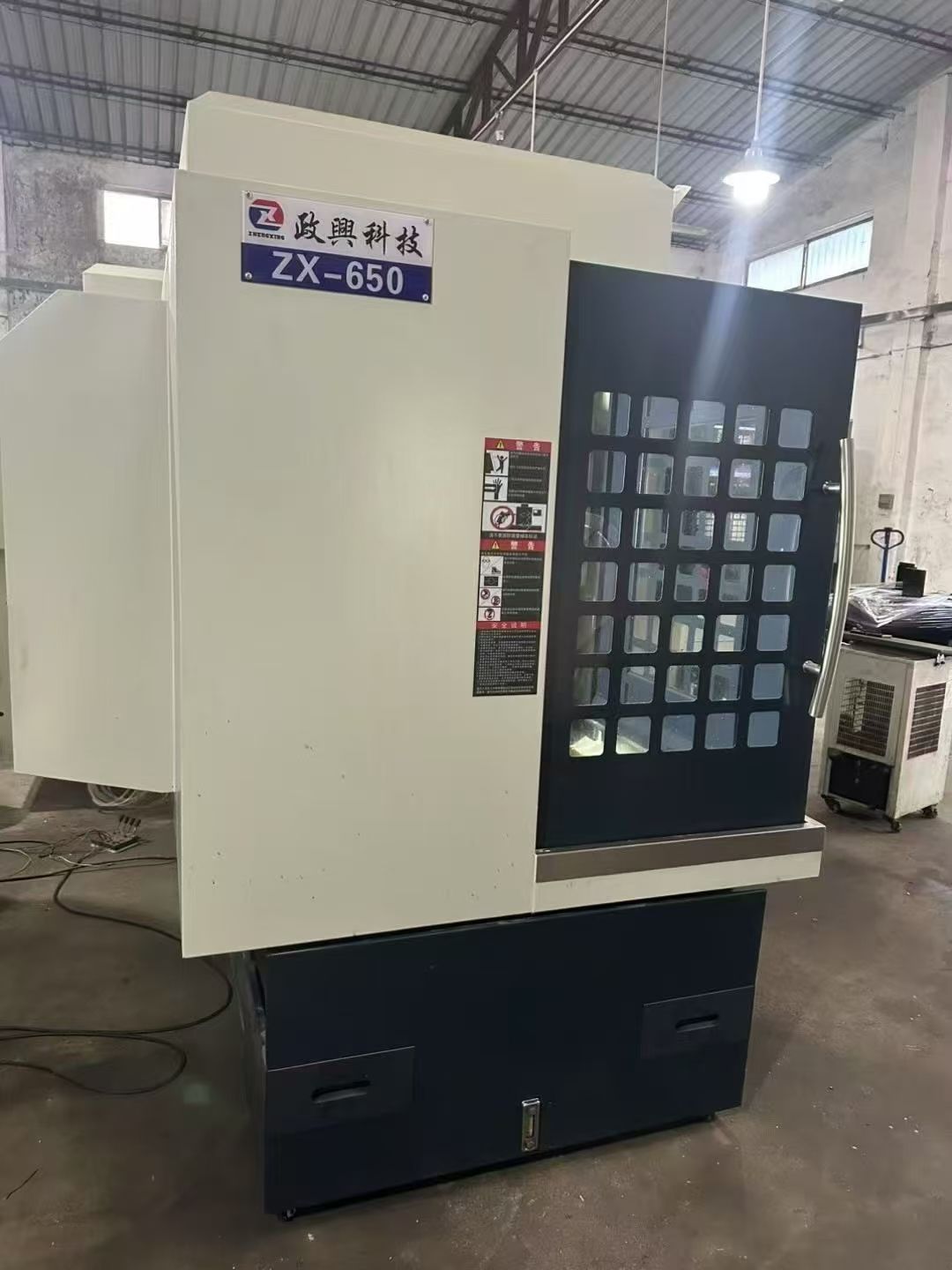 一批準(zhǔn)新政興650重型雕銑機(jī),安川7系伺服驅(qū)動電機(jī)