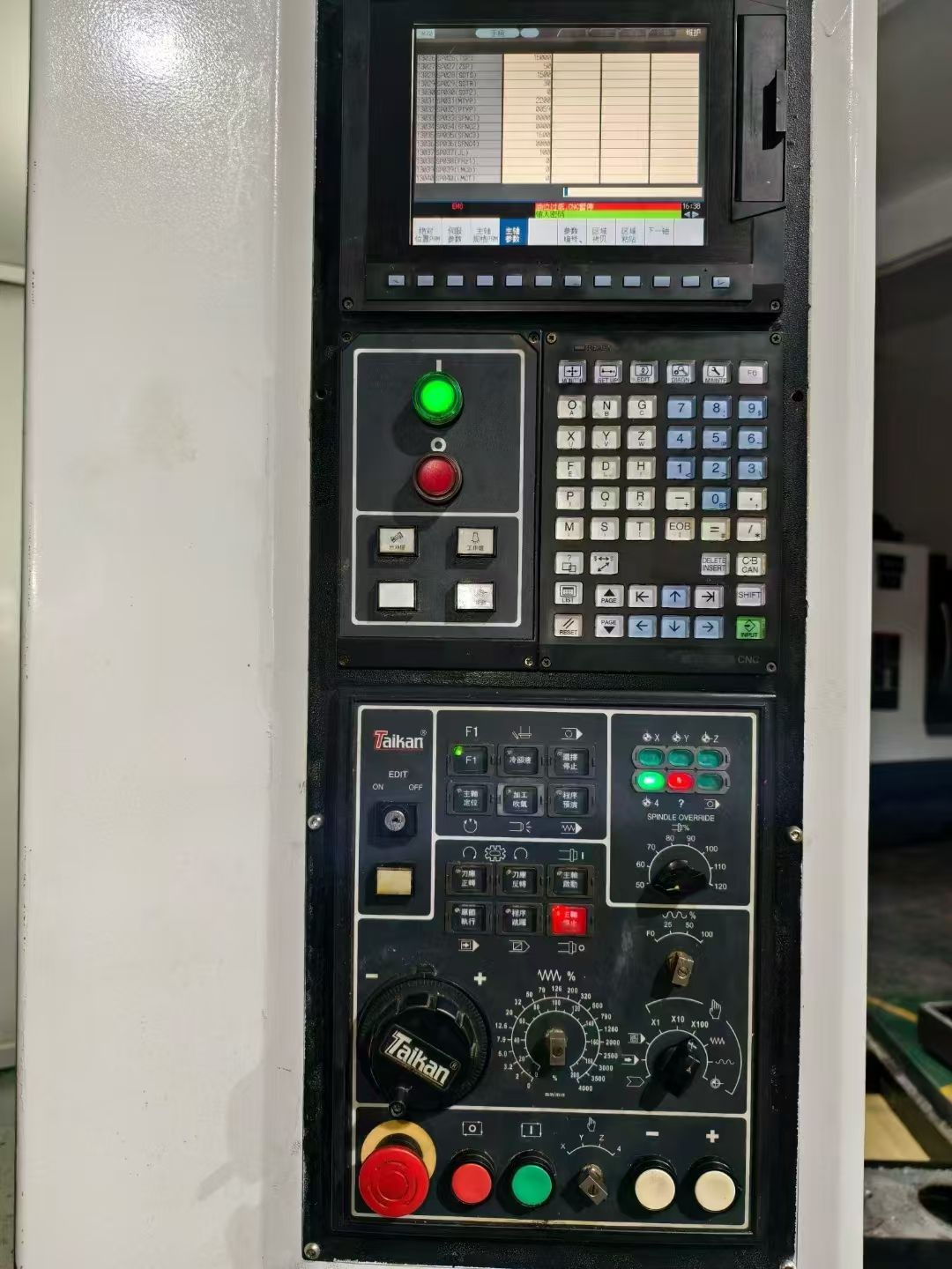 上新臺群T5鉆攻機，三菱M70A系統(tǒng)，16把圣杰刀庫