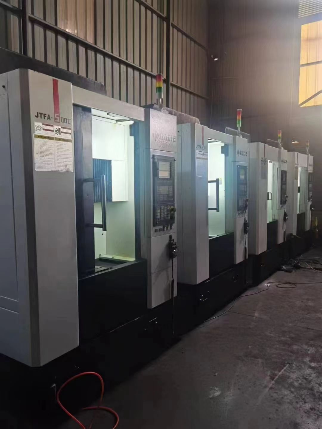 佳鐵500C高速精雕機(jī)，西門子828D系統(tǒng)，3.7kw/3萬轉(zhuǎn)/ISO