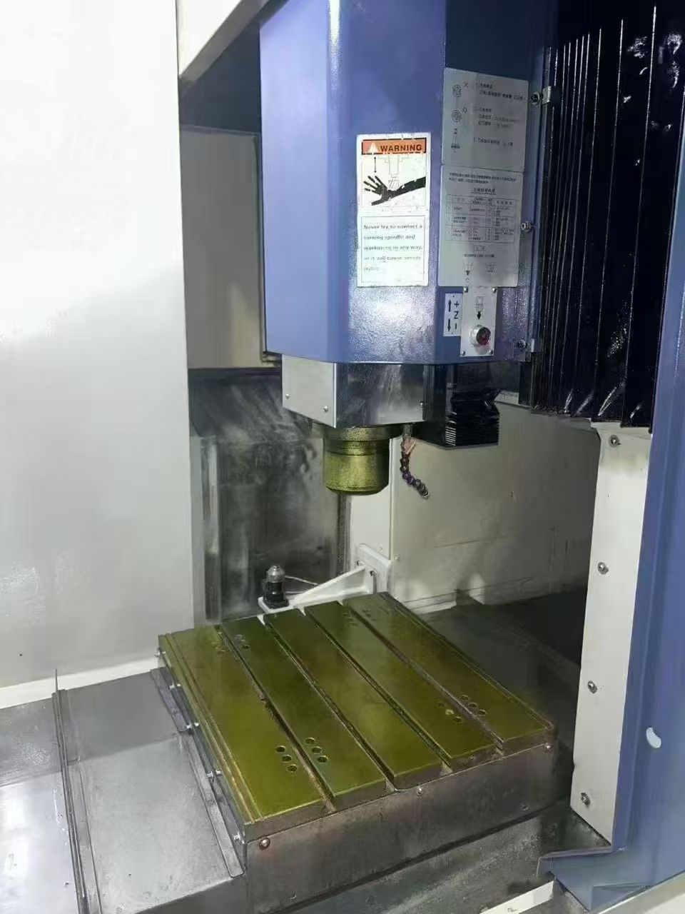 臺(tái)灣匠澤B5高速機(jī)。主軸IBAG30000轉(zhuǎn)，帶16把隱藏式刀庫