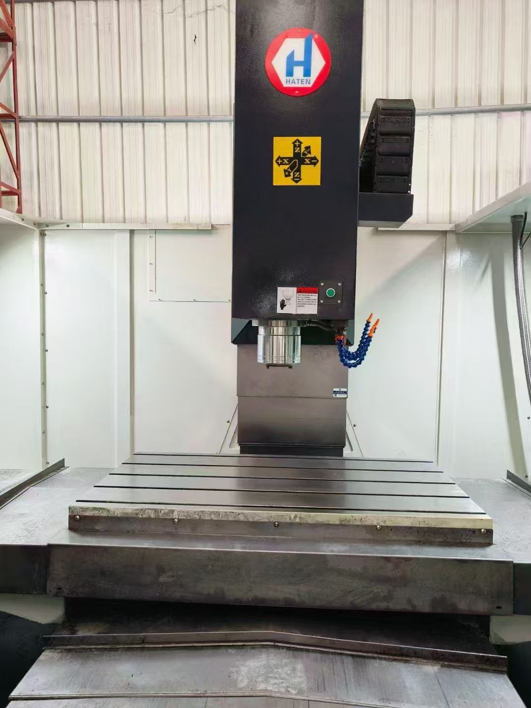 22年華群1270三硬軌,BT50主軸8000轉(zhuǎn)/15Kw