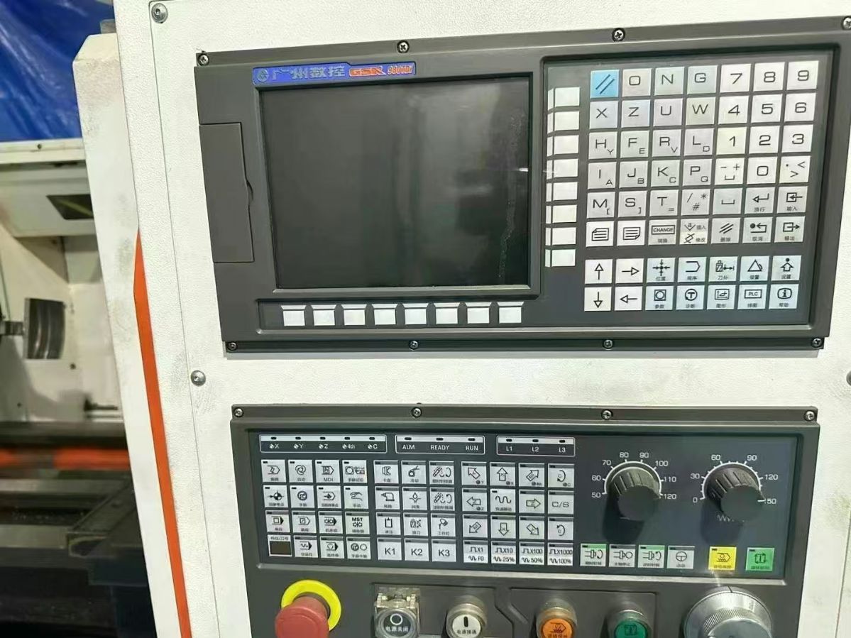 99層新德葳克CK6163 X 1米數(shù)控車床廣數(shù)980TDi系統(tǒng)