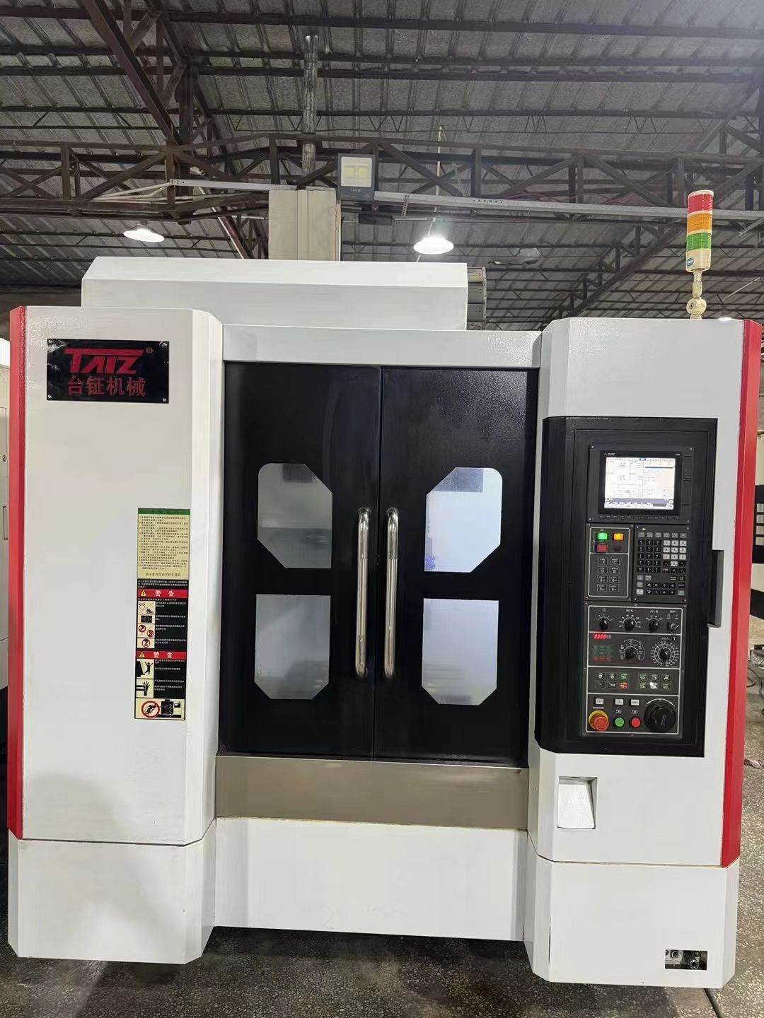 特臺(tái)征V6三菱M80系統(tǒng) BT40主軸10000轉(zhuǎn)帶油冷機(jī) 三軸線軌