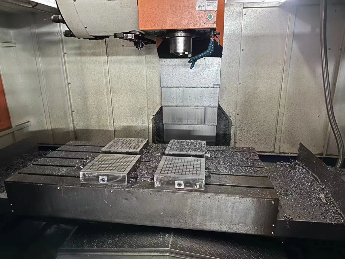 工廠使用中準(zhǔn)新仕興鴻1580加工中心BT40主軸三軸線軌12000轉(zhuǎn)，