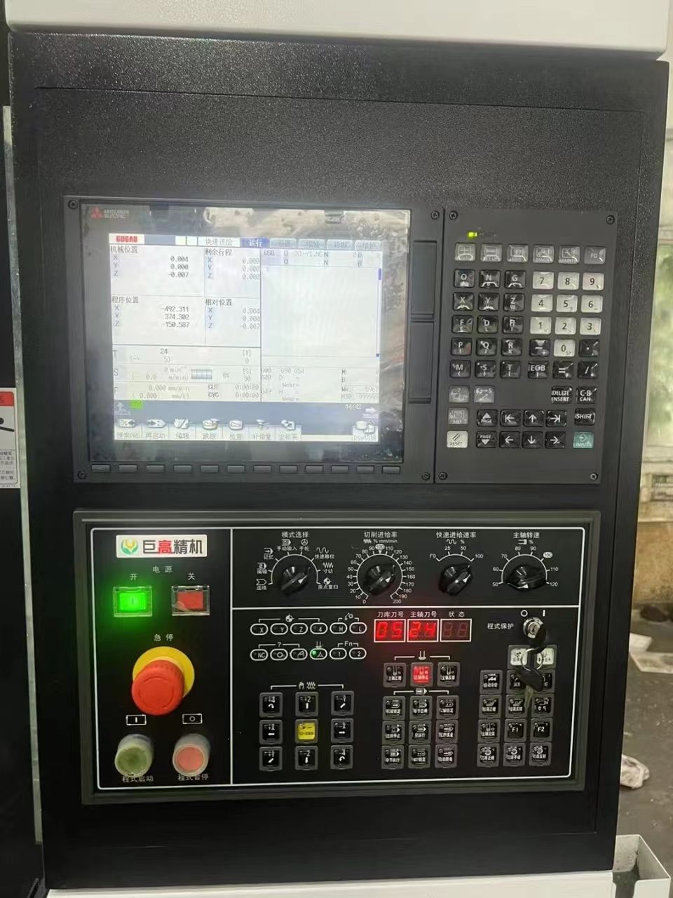 準(zhǔn)新巨高重型850，三菱M80系統(tǒng)，三軸滾柱線軌，24把刀庫(kù)，Z軸6滑
