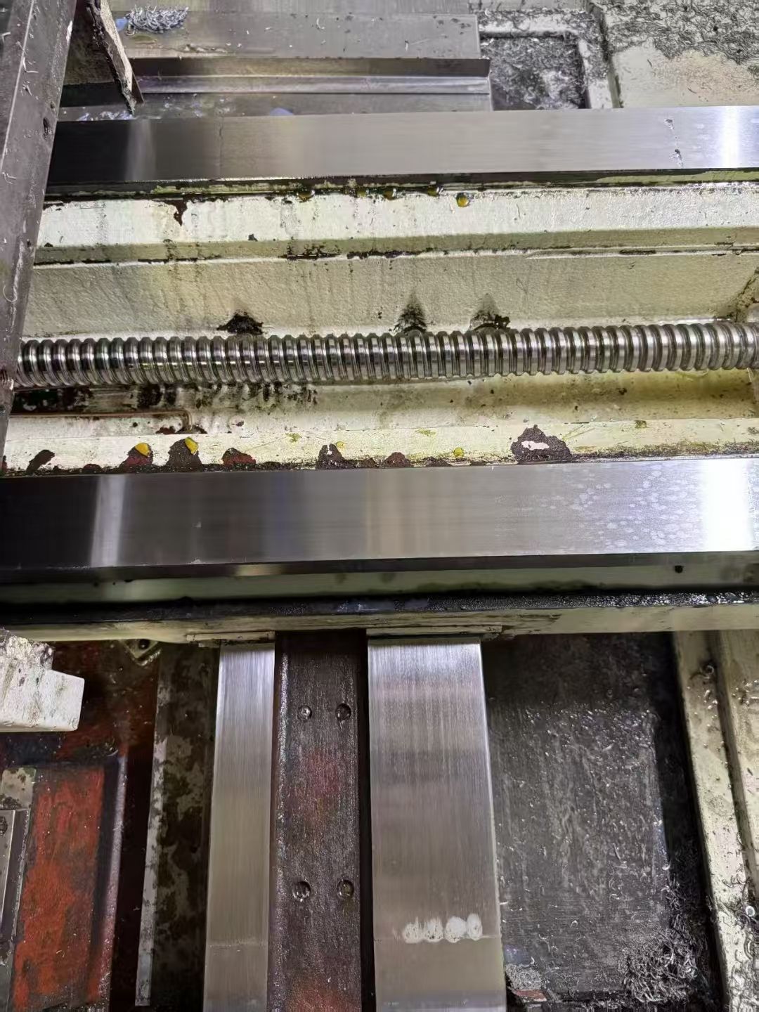上新原裝臺灣協(xié)鴻1270三硬軌加工中心，三菱M70A系統(tǒng)