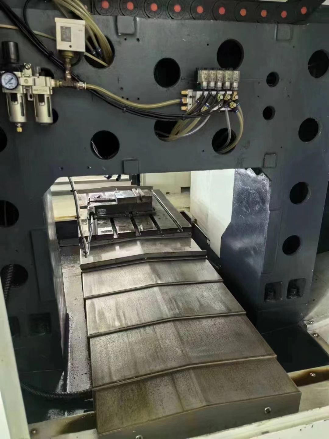 原裝捷上匠德870雕銑機，新代21MA系統(tǒng)，安川7驅(qū)動電機，主軸ER3