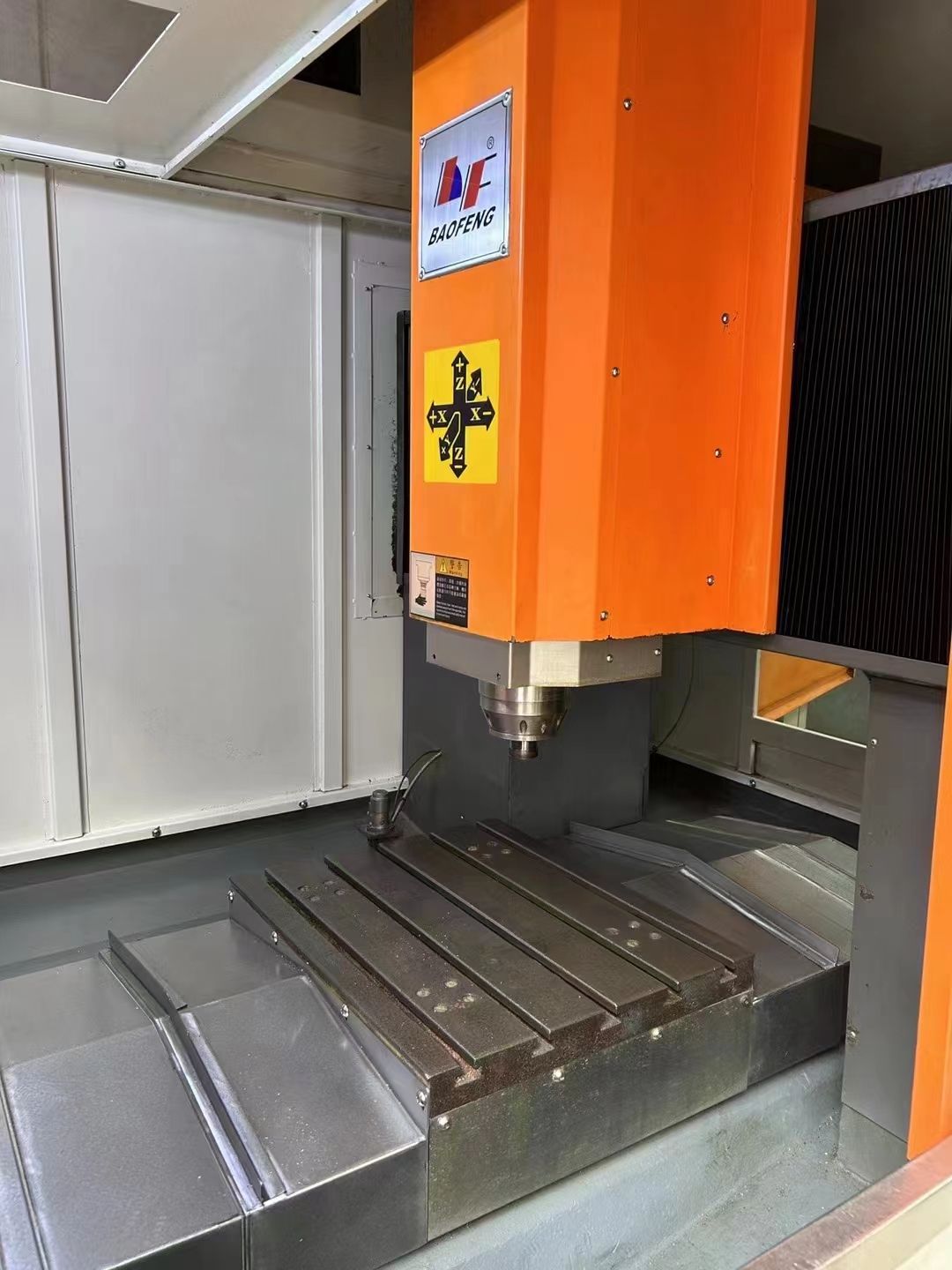 到貨9成新寶烽650精雕機ER32主軸7.5kw24000轉(zhuǎn)新代21系