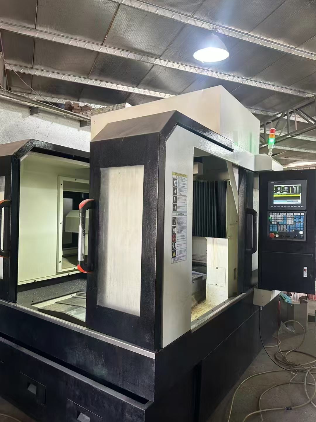 雙胞胎仕興鴻855三線軌加工中心